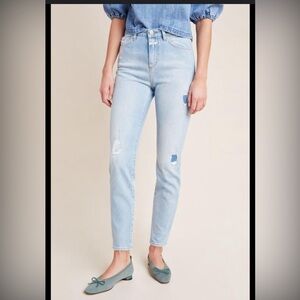 Closed Baker High-Rise
Distressed Slim Jeans sz 28